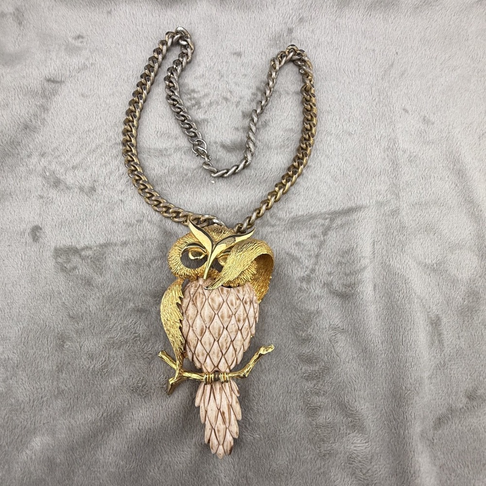 Vintage Lucca Razza Necklace Gold Tone Owl Heavy Resin Pendant 20in